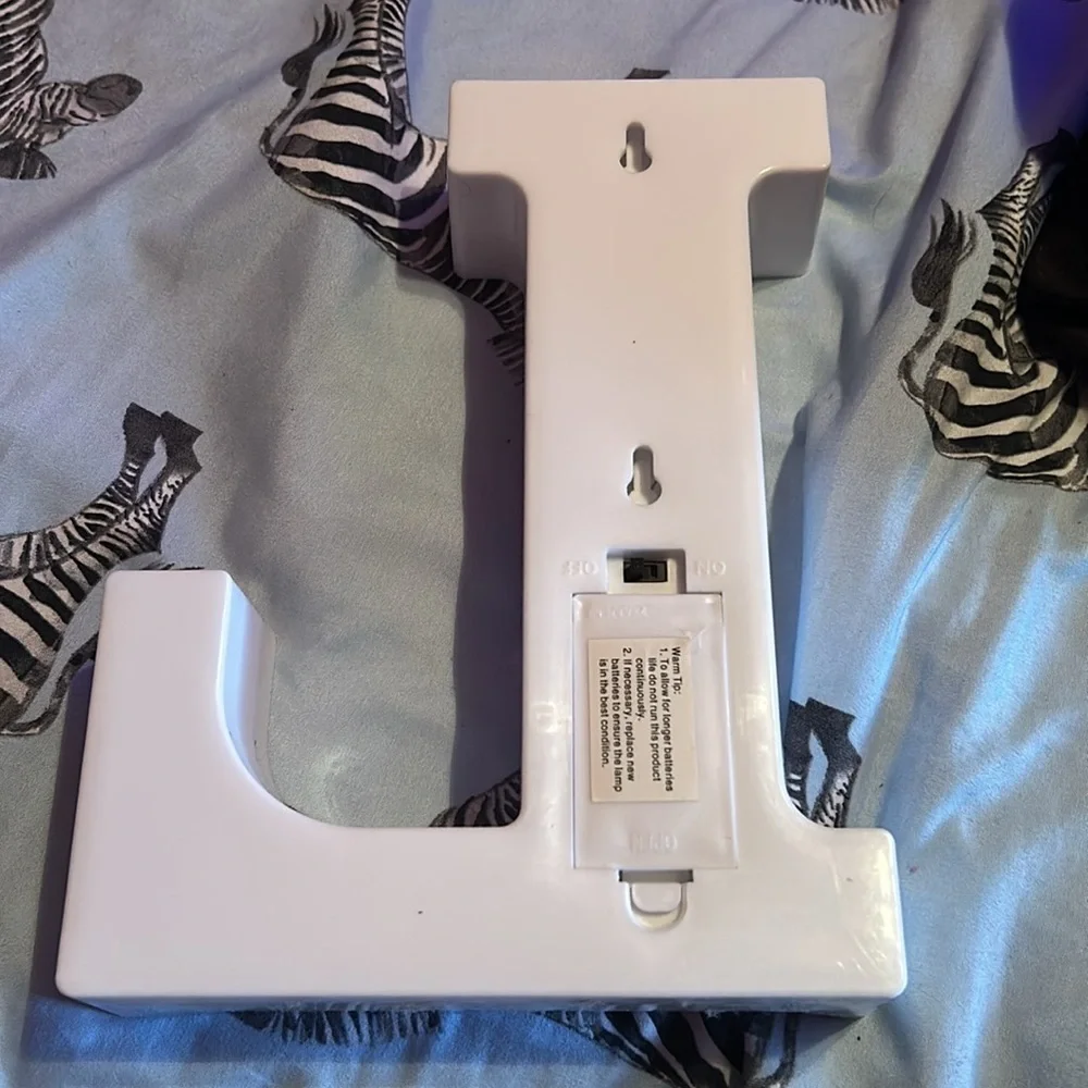 LED light L